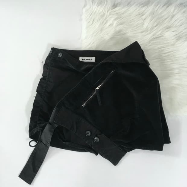 고무 프릴 패치 랩 스커트