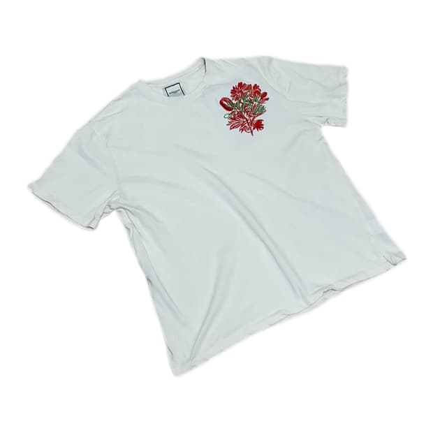 우영미 플라워 자수 반팔 티셔츠