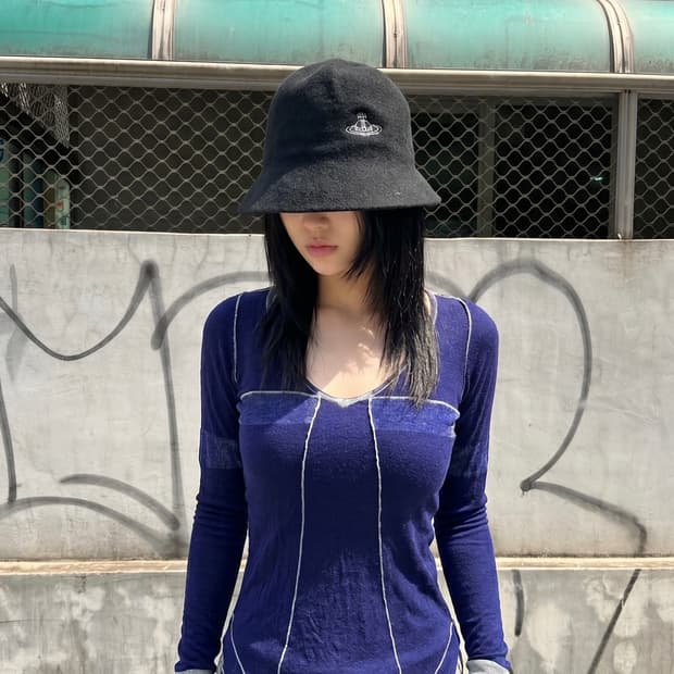 비비안웨스트우드 로고 바스크 크로쉐 울 버킷햇