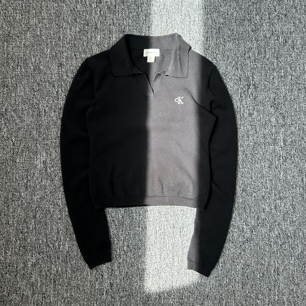캘빈클라인 블랙 크롭 니트 카라티