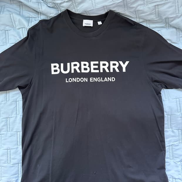 버버리 로고 반팔