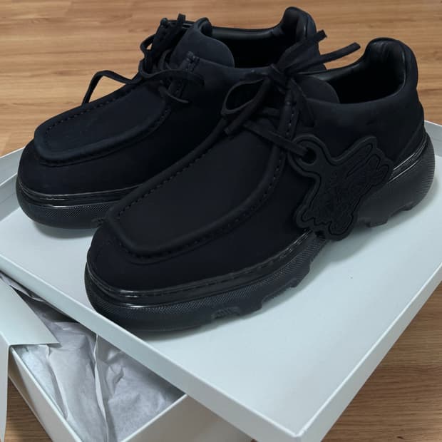 버버리 크리퍼 레이스업 블랙 EU42 270