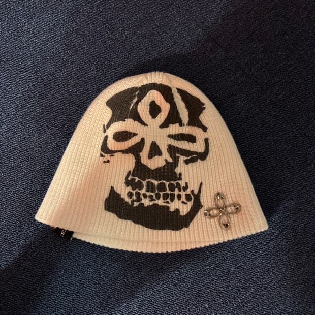 써저리 스컬 비니