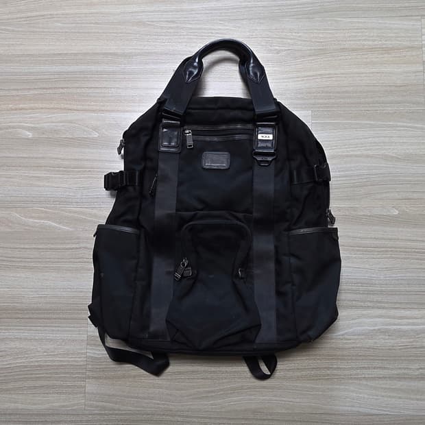 투미 르준 올 블랙 백팩