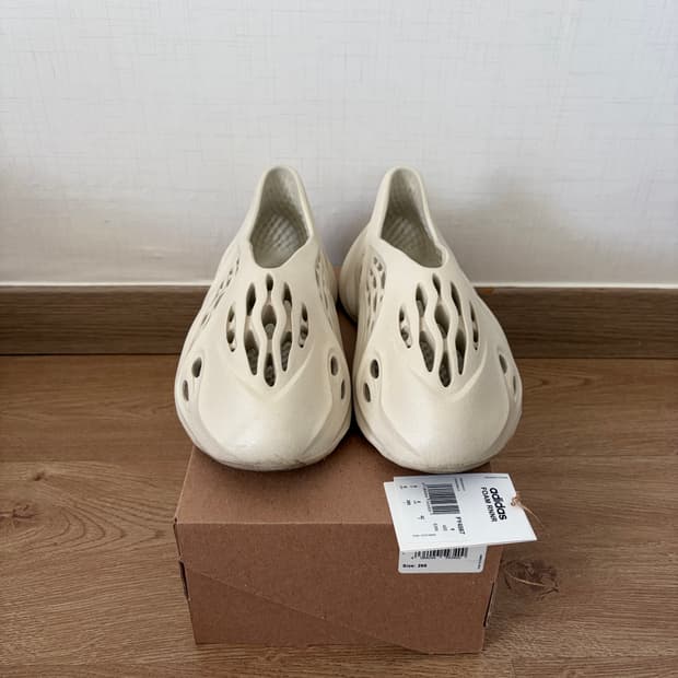 아디다스 이지 폼러너 샌드