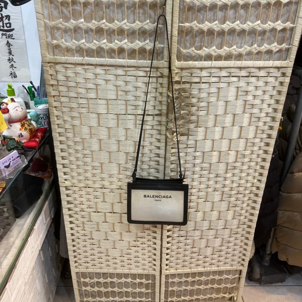 정품 발렌시아가 캔버스 포세트 크로스백 팝니다