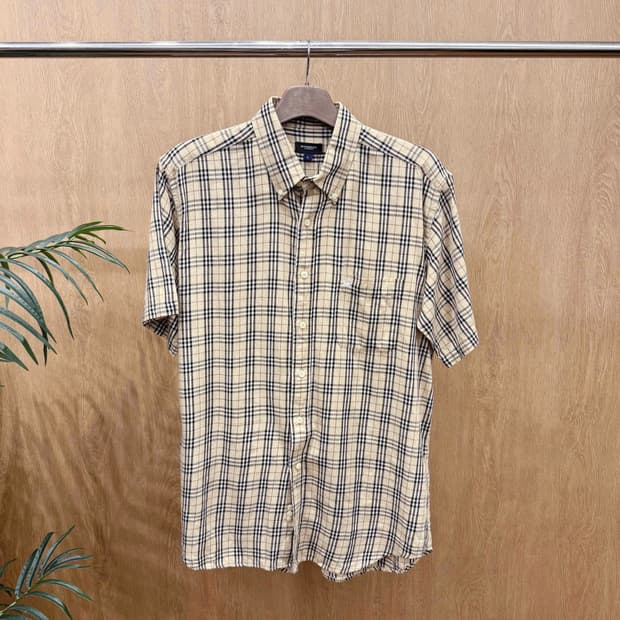 버버리 런던 카라 가슴 포켓 자수 로고 3버튼 디테일 베이지