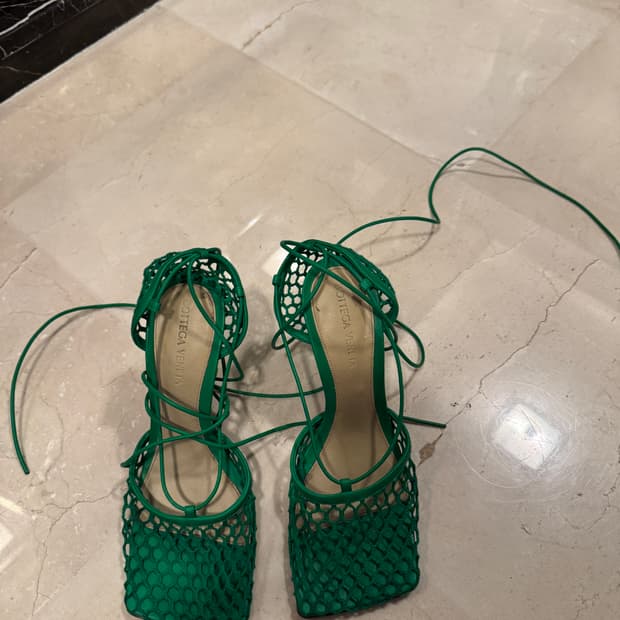 보테가베네타 뮬 샌들