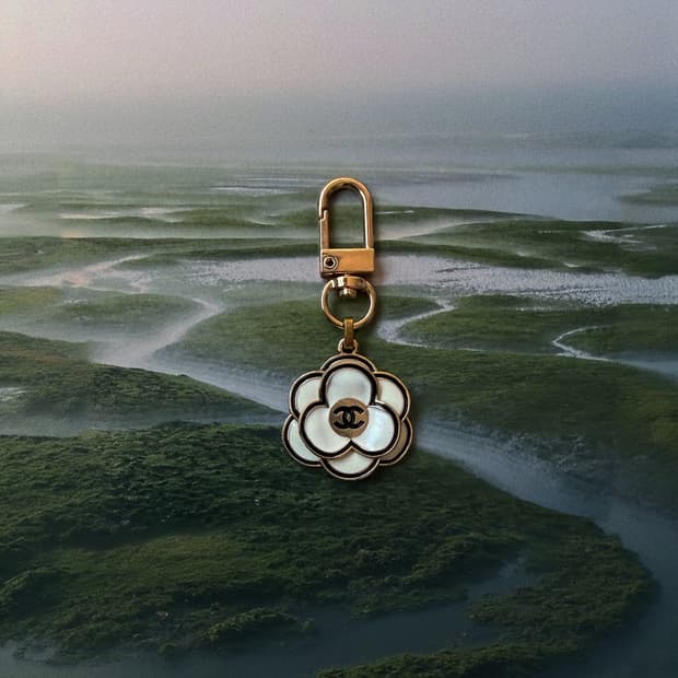 샤넬 화이트 까멜리아 골드 키링 업사이클링 
