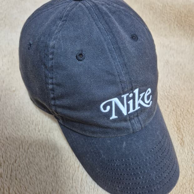 나이키 헤리티지 86 볼캡입니다