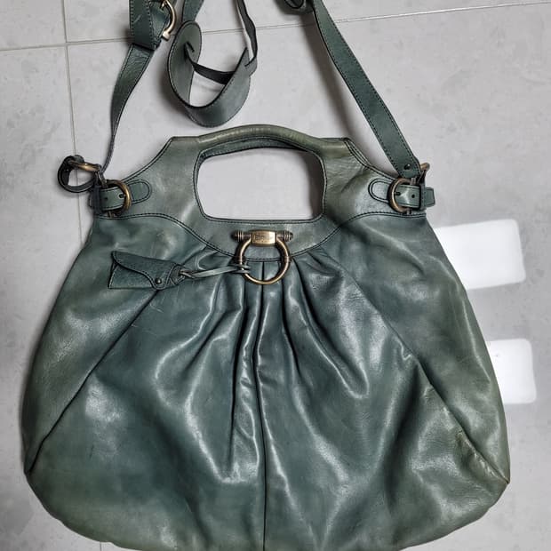 페라가모 가죽 호보백