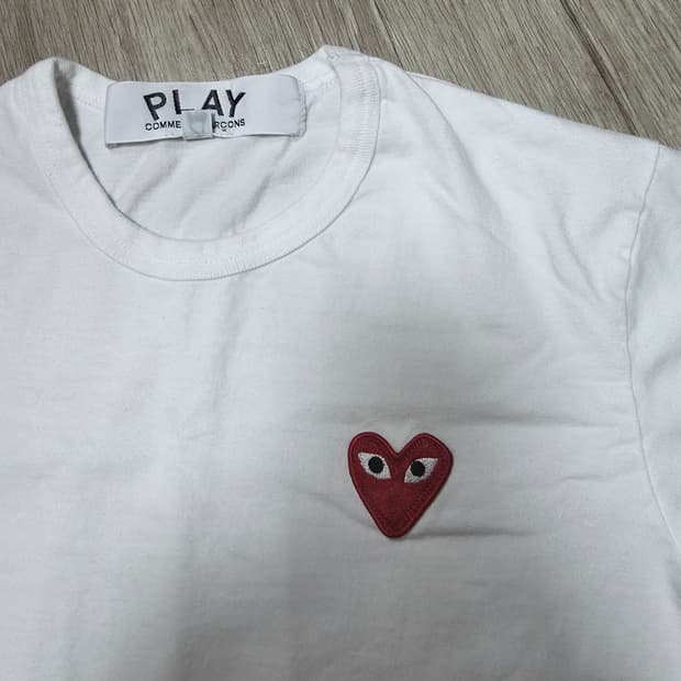 꼼데가르송PLAY 레드하트 반팔티 화이트 L