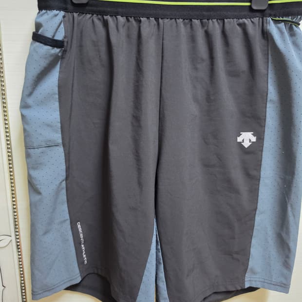 데상트기능성반바지 L