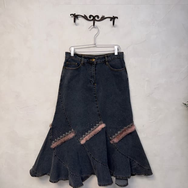 Denim indi pink fur trimmed mermaid sk