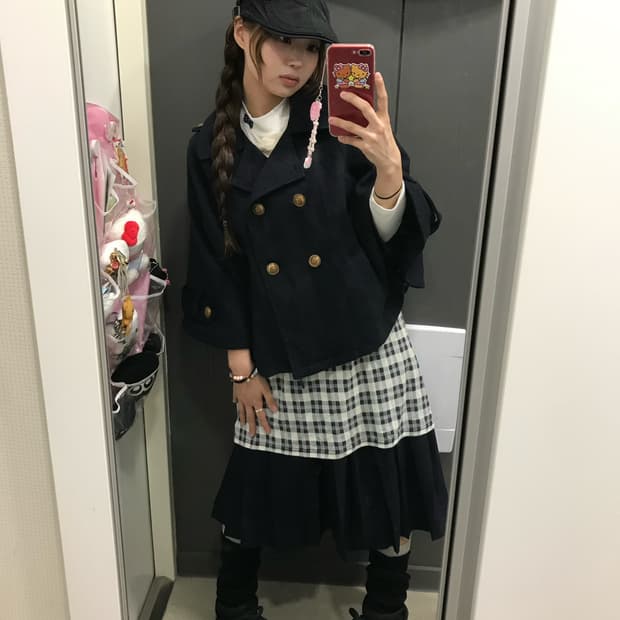 네이비 케이프 코트 니혼진 체크 코디세트