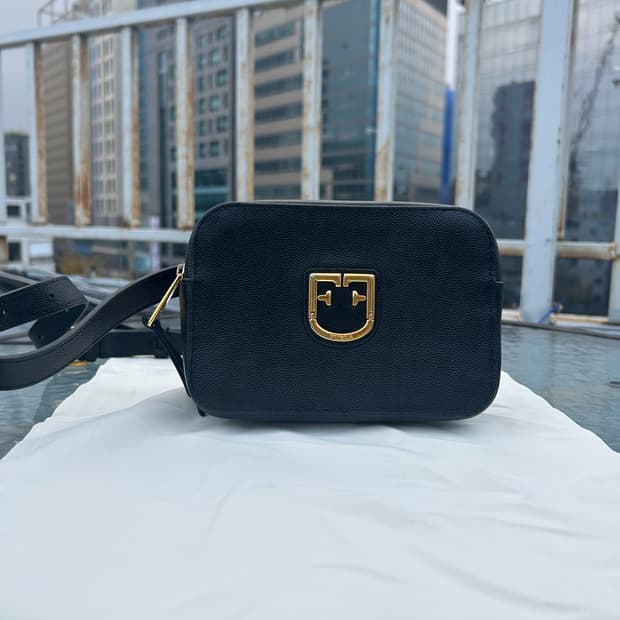 Furla 훌라 블랙 가죽 벨트백