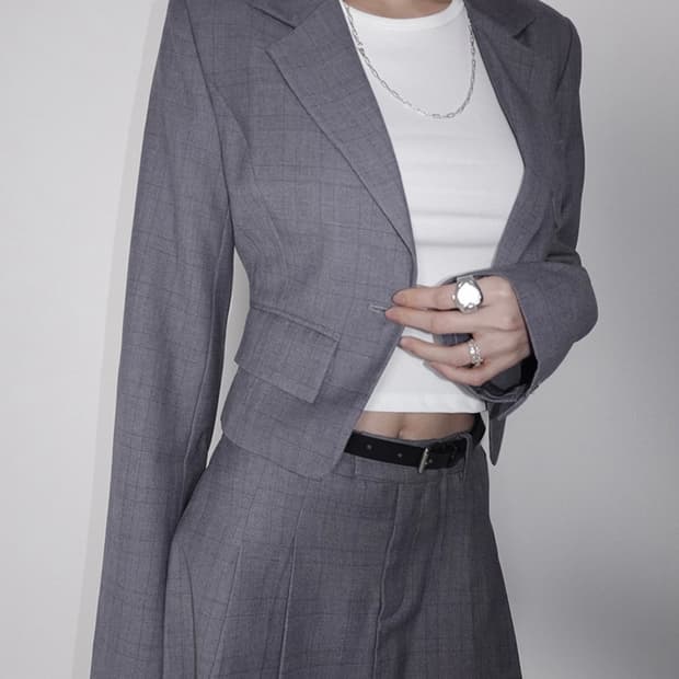 페일제이드 드뮤어 셋업 Demure Crop Set-Up in grey