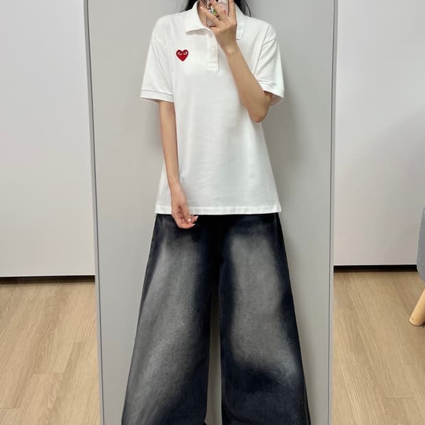 꼼데가르송 플레이 레드 하트 와펜 화이트 폴로 셔츠