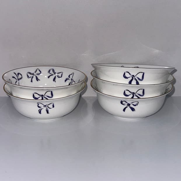 Yves Saint Laurent 입생로랑 블루리본 볼