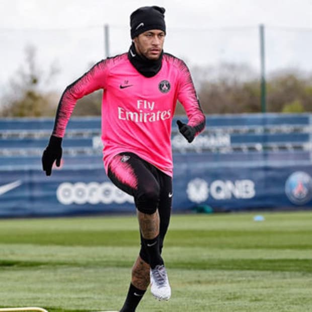  나이키 PSG 18/19 베이퍼니트 스트라이크 드릴탑