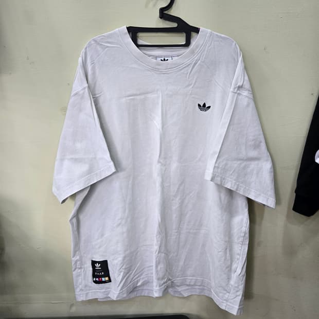 [XL] adidas x PIXAR 그래픽 반팔 티셔츠 (화이트)