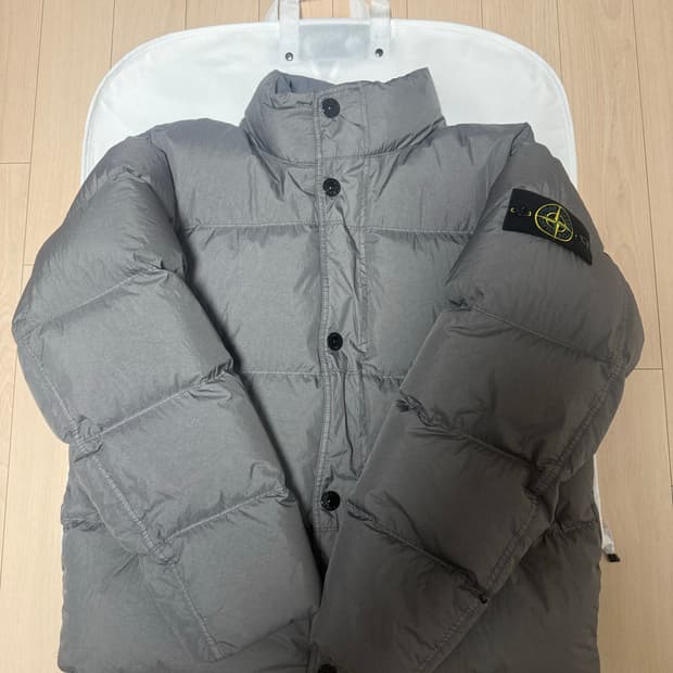 스톤아일랜드 25FW 크링클랩스 논후드 그레이 패딩 M