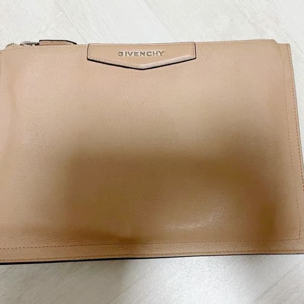 지방시 레더 클러치백 100%정품