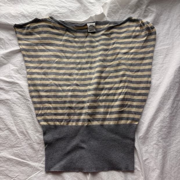 Urban outfitters 탑