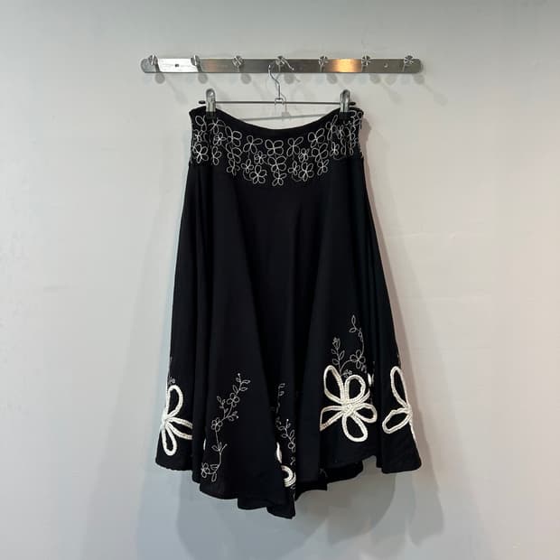 블랙 플라워패턴 플레어 스커트