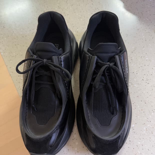 Prada 청키 브러시드 스니커즈 판매