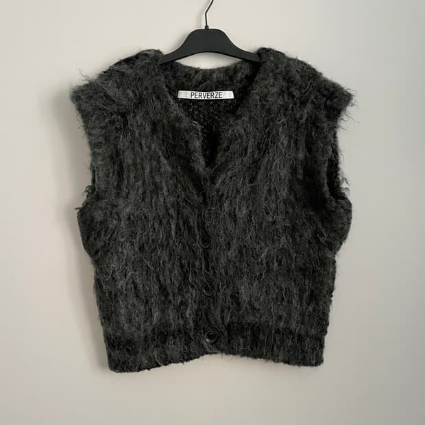 퍼버즈 aw22 테디 오프닝 니트