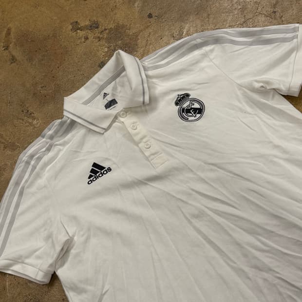 아디다스 레알 마드리드 화이트 실버 카라 반팔 티