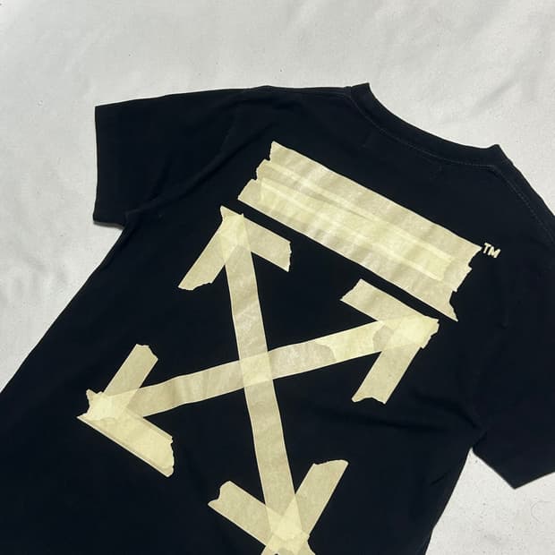 XXS 오프화이트 테이프 애로우 오버핏 블랙 반팔티  