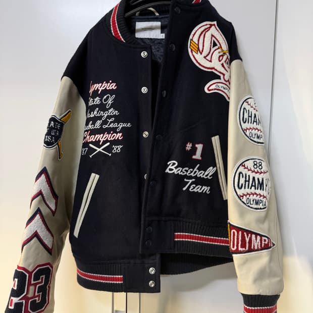 아웃스탠딩 와펜 바시티 자켓 판매합니다. 