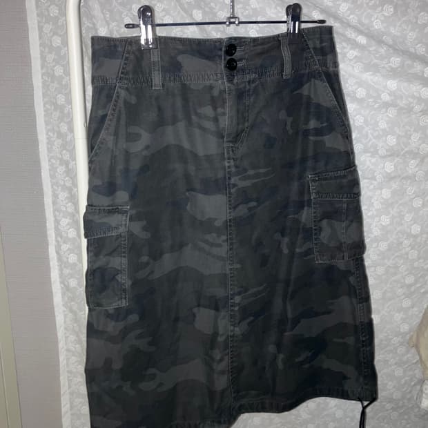 💌 Vintage cargo midi skirt.