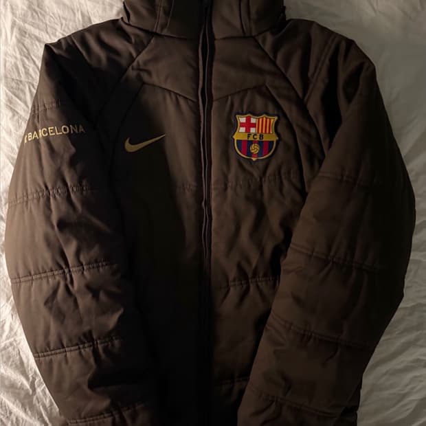 구해요) 바르셀로나 나이키 패딩