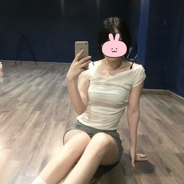 lalameemee Draping off shoulder top 코디세트