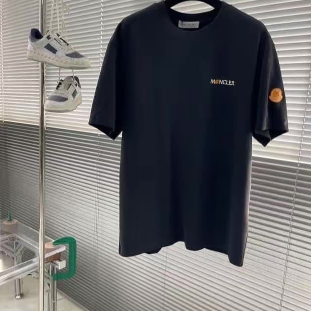 [몽클;레어] 새상품 / 반팔 / 약 100~105 사이즈