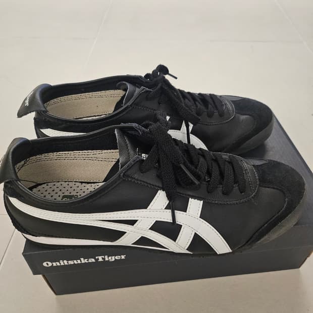 오니츠카타이거 멕시코66 블랙 화이트
