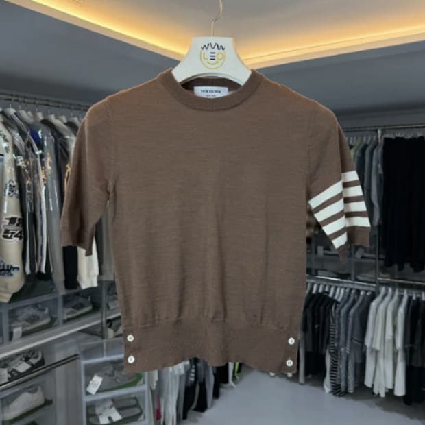 [정품] 톰브라운 클래식 사선 메리노 울 니트 반팔 브라운 M