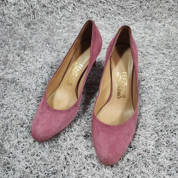 페라가모 스웨이드 펌프스 힐 6