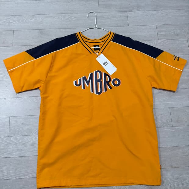 새상품 . 엄브로 프린팅 로고 웜업