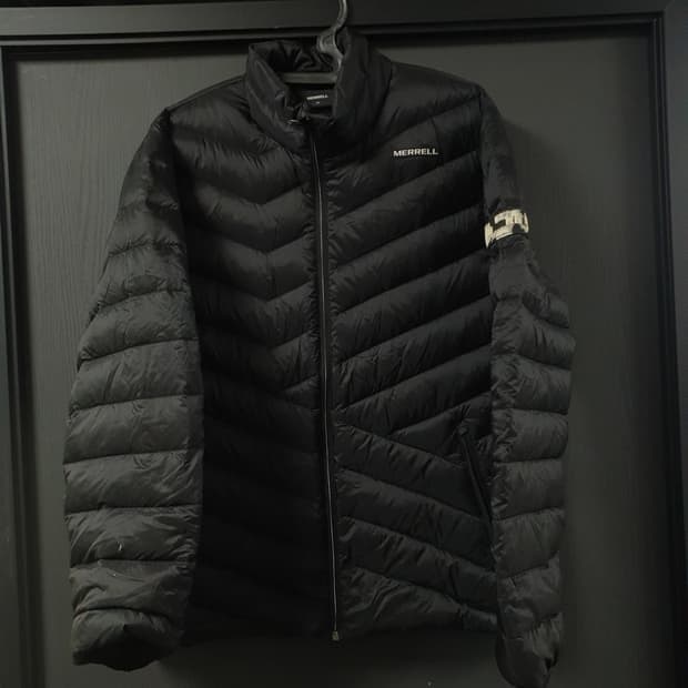 머렐 정품 구스경량패딩 105사이즈 블랙 컬러 팝니다 