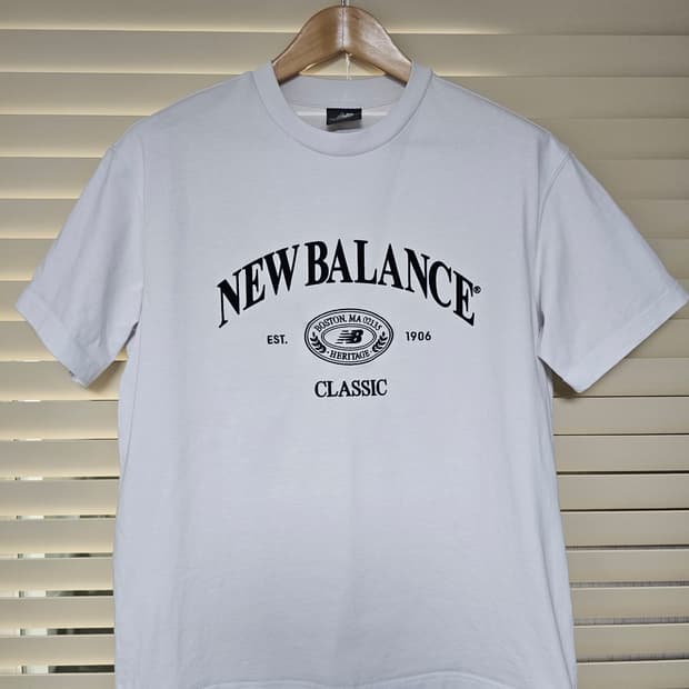 뉴발란스 화이트 클래식 로고 반팔티셔츠 M