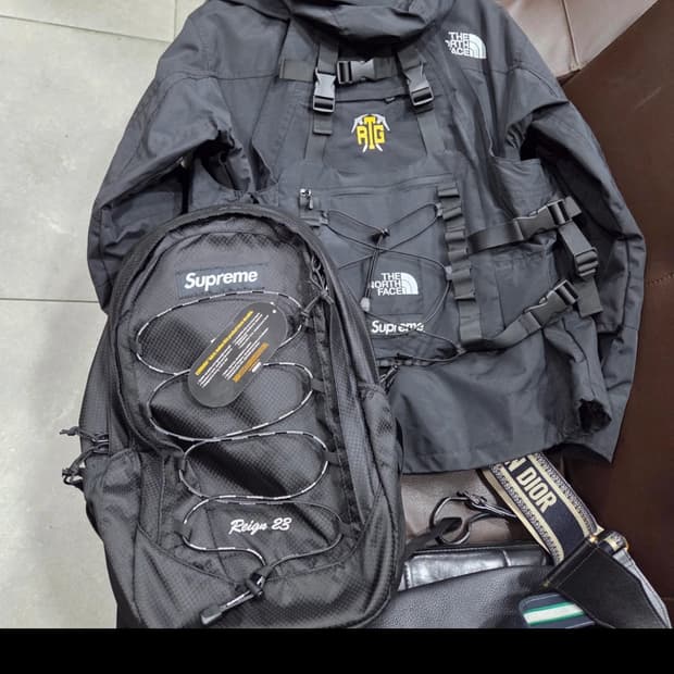 슈프림 백팩 새 제품