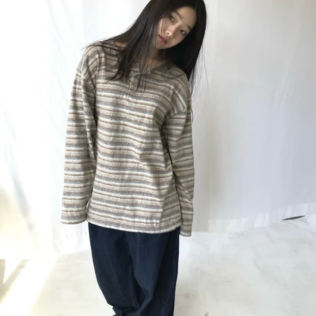 유니클로 90s 스트라리프 헨리 롱슬리브