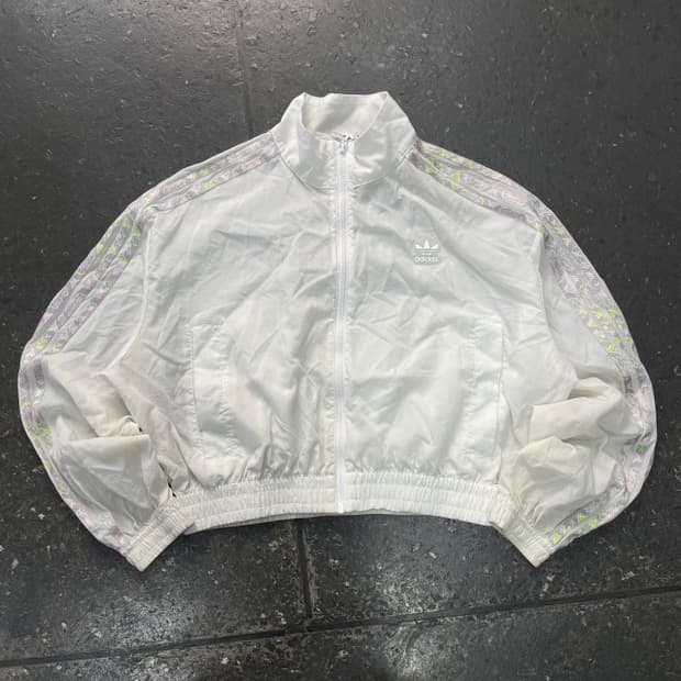 100 아디다스 크롭 바람막이 