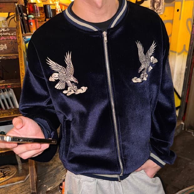 왓츠더 유즈 벨벳 스카쟌 