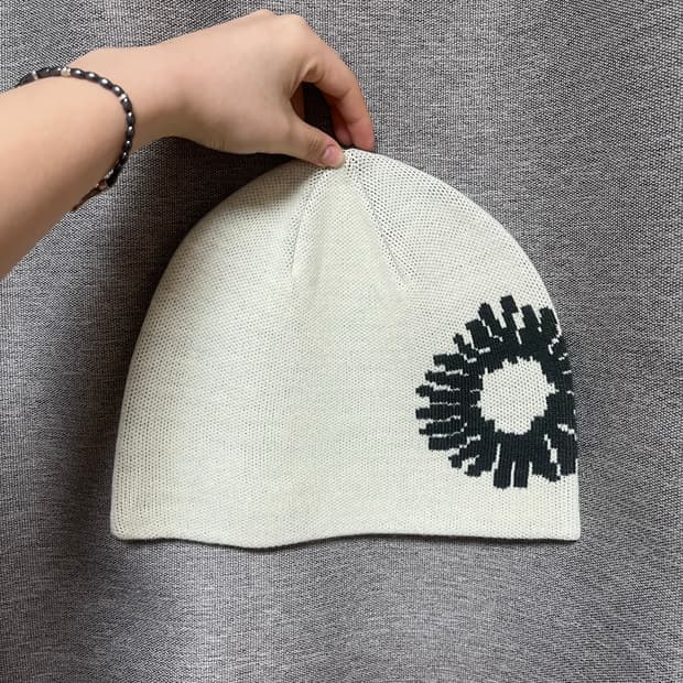 (새상품) 999휴머니티 로고 심볼 자카드 비니