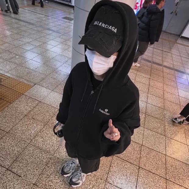 발렌시아가 20FW스폰서 로고 후드집업